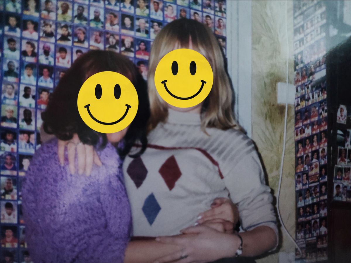 Дверь сделанная из футбола, Калининград, 1994 год